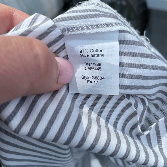 J Crew  - seersucker ruffle top - size 0 - Picture 6 of 9